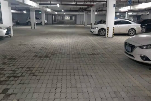 長沙株洲，某小區地下停車廠